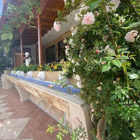 Costas Guest house