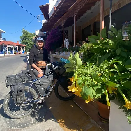 Costas Guest house